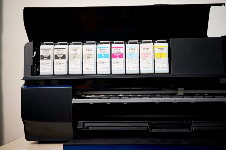 Tonery do drukarek – dlaczego warto używać oryginalnych?